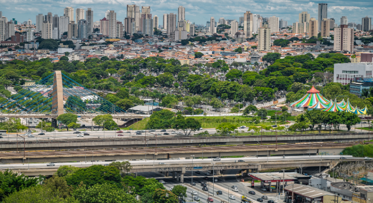 A Radial Leste é uma das principais vias de acesso do bairro Tatuapé